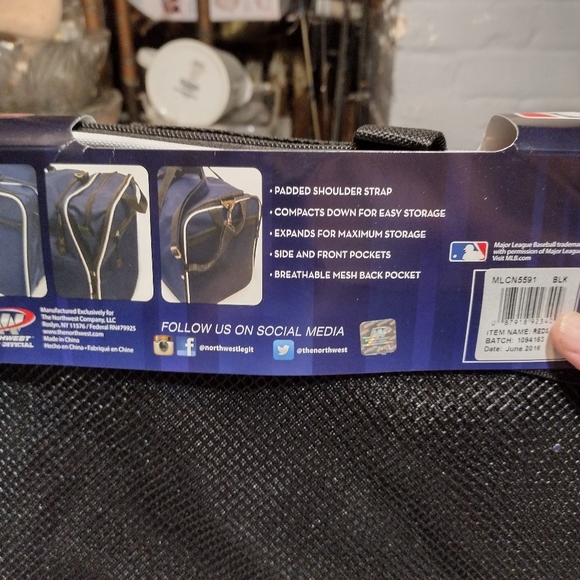 Official Cincinnati Reds Steal Baseball 28" Expandable Duffel Bag - Picture 6 of 12